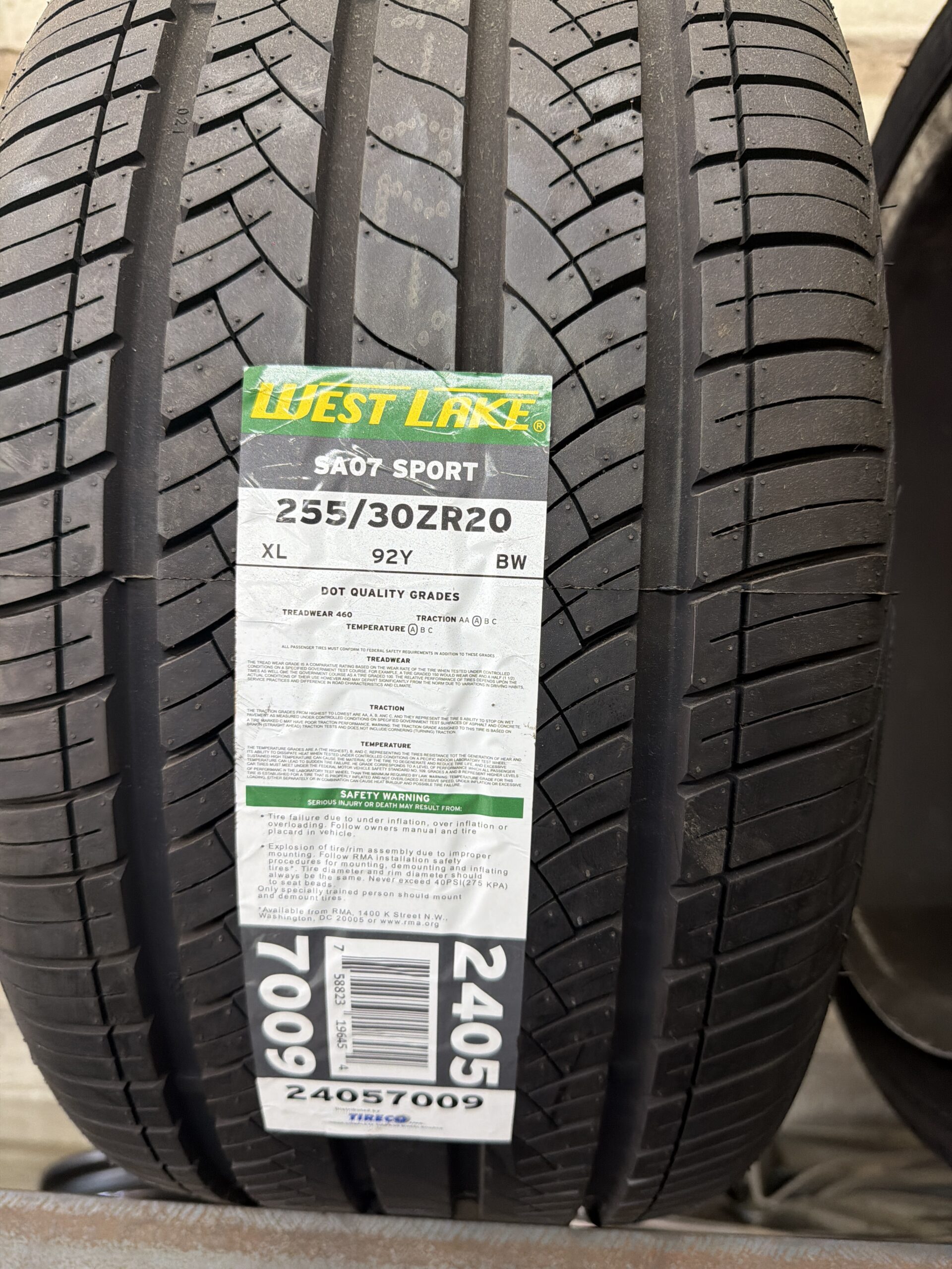 New Westlake SA07 Sport 255/30R20 92Y all-season tire